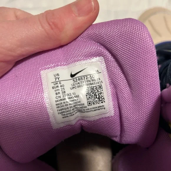 Nike ACG Beige and Navy Boots with Purple Accents - Picture 5 of 6